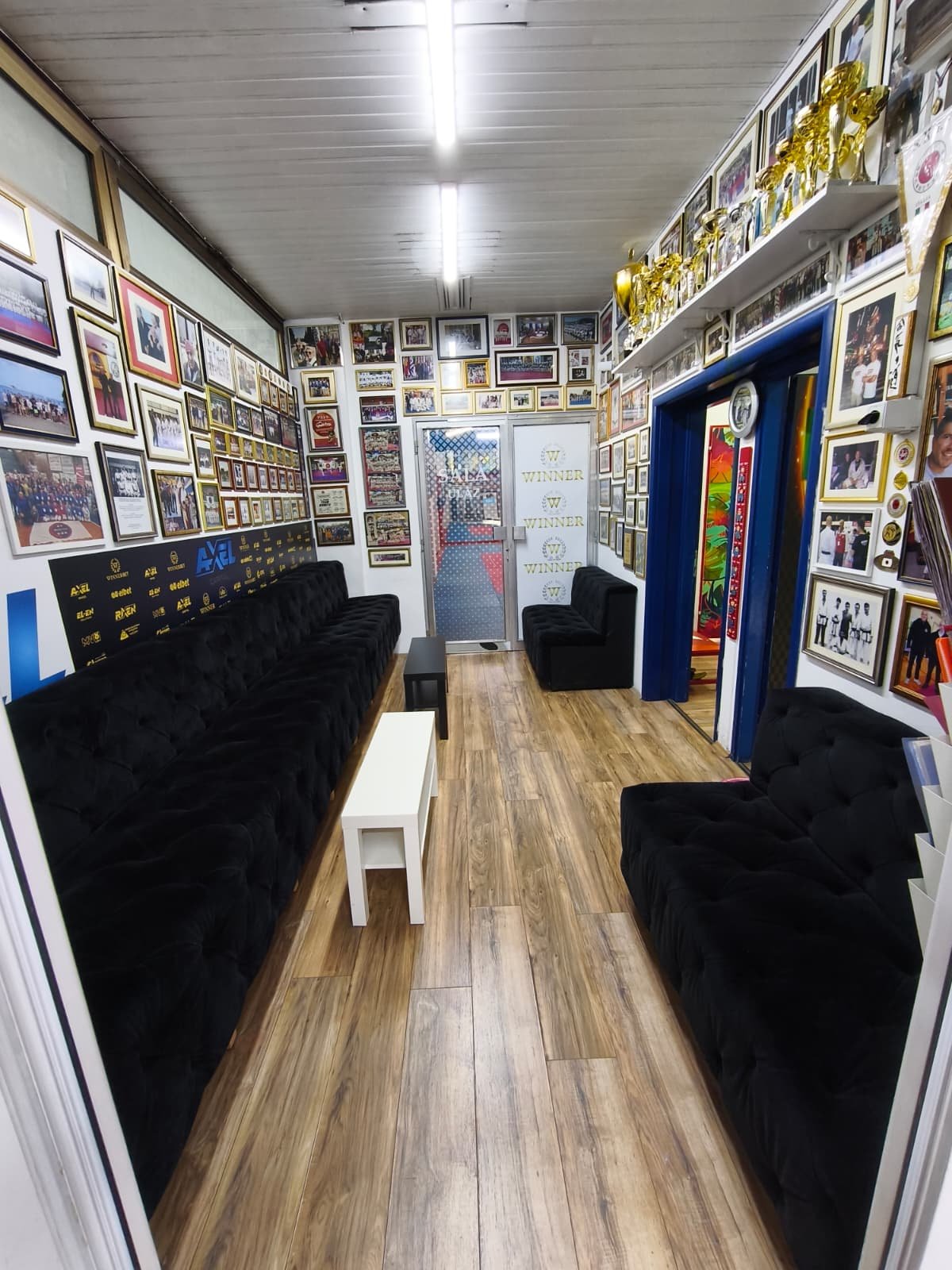 Čekaonica kluba - drugi ugao